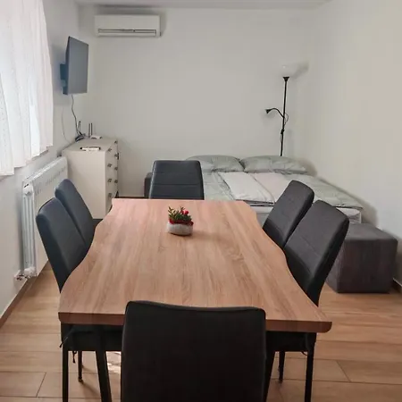 Lägenhet Apartma Cemanca *